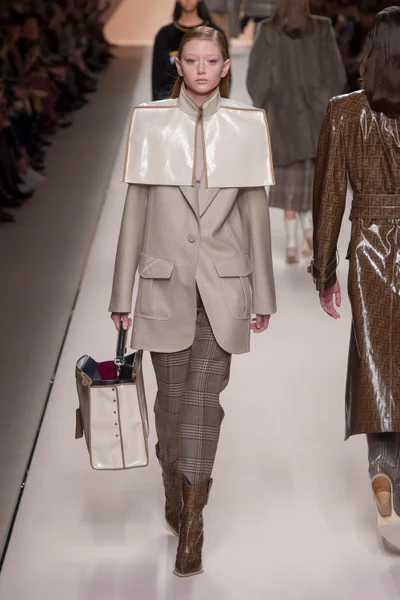 Look 5